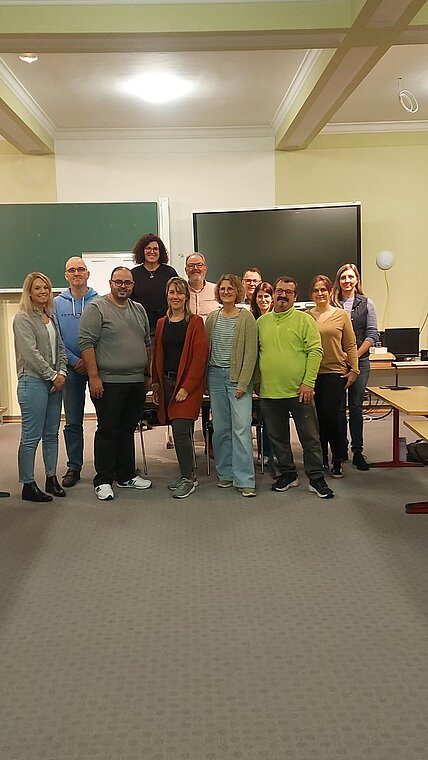 Neuwahl des Vorstandes des "Fördervereins Grundschule Römerberg Saarlouis Roden e. V." im November 2025:
Laura Corsten, Andreas Rival, Moussa Moussa, Annette Helfen, Sandra Trenz, Volker Helfen, Christel Tobin, Stephan Heck, Lauren Bohnenberger, Andreas Meyer, Denise Albert, Janine Weiler (von links nach rechts; es fehlte Luigi Palermo) Vorstand des Fördervereins Römerbergschule e.V.