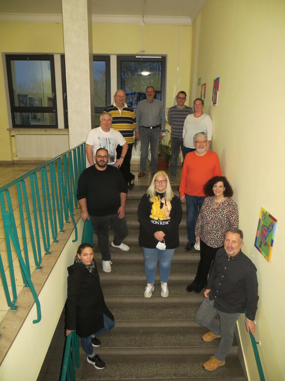 Vorstand des "Förderverein Grundschule Römerberg Saarlouis Roden e. V." 2022 - 2024
Moussa Moussa, Volker Helfen, Rolf Schäfer, Ramona Stuchlik, Michaela Recktenwald, Denise Schwarz, Michael Schlichter, Roman Brosius, Annette Helfen und Stephan Heck.
(es fehlen Tim Groth, Kerstin Linn, Saskia Kiebel-Marx und Nadine Schaly) Vorstand des Fördervereins Römerbergschule e.V.